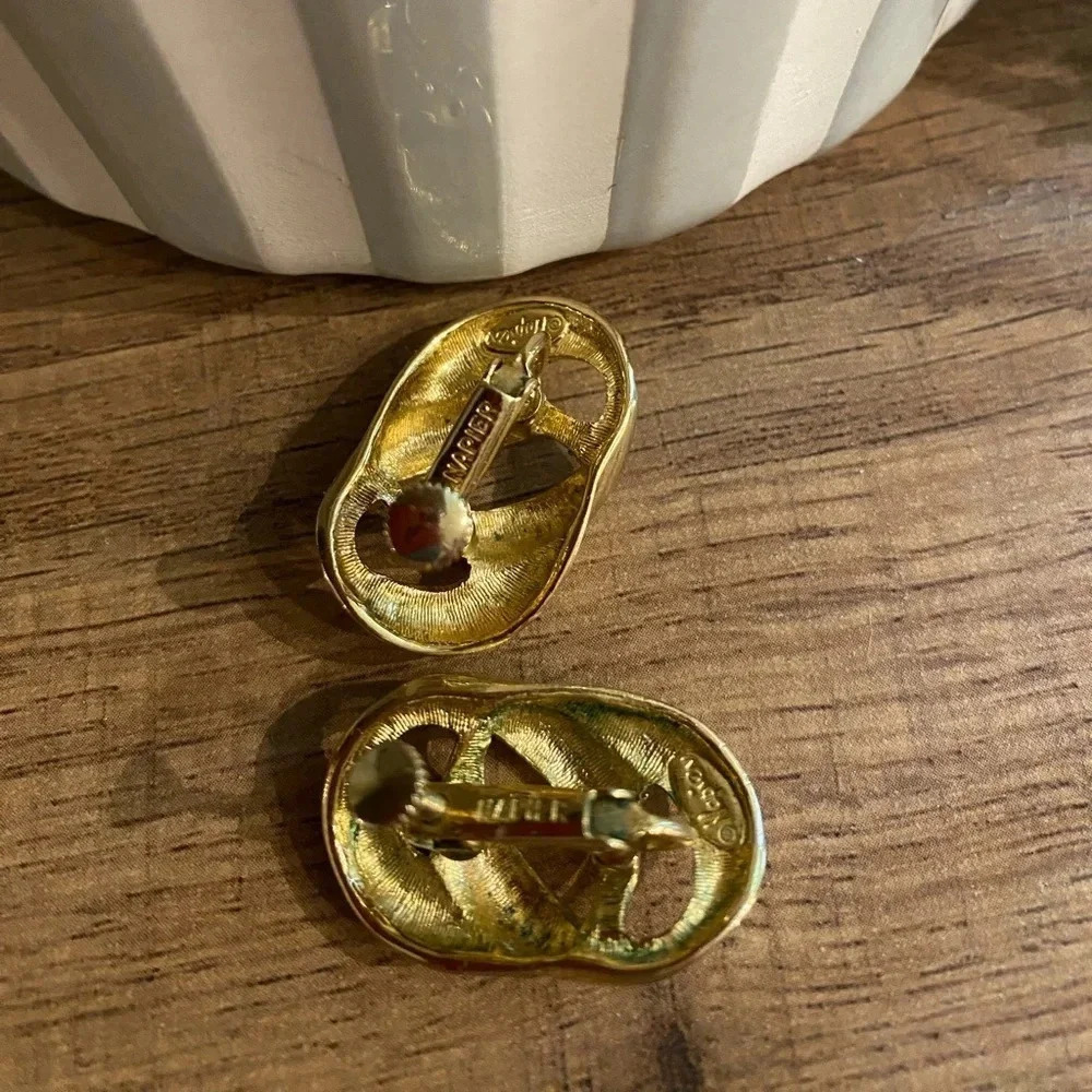 Vintage Napier Large Gold Tone Linked Screw Clip-On Earrings - Picture 3 of 3